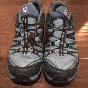 Women’s salomon hiking shoes size 10